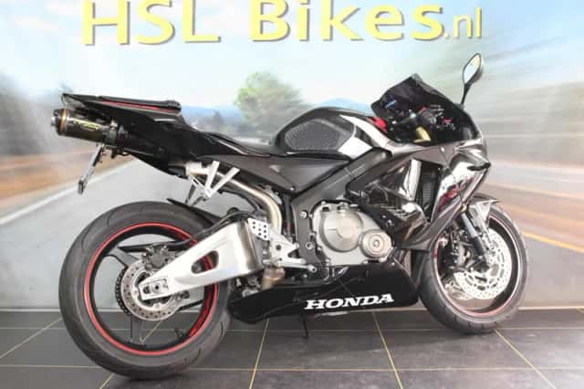 Honda CBR 600 RR (2005) thumbnail 4