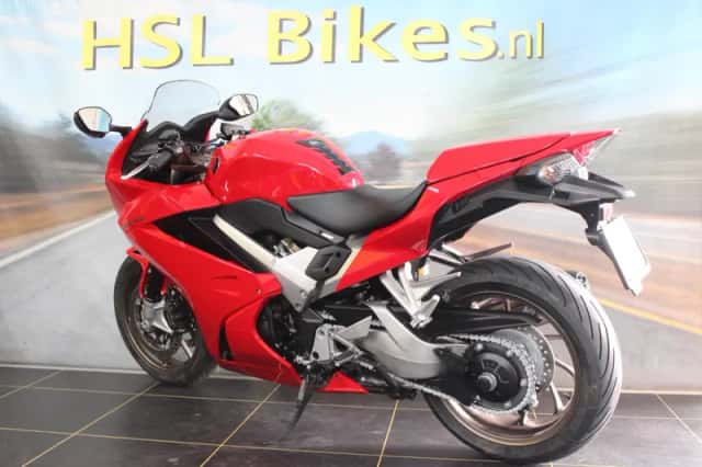 Honda VFR 800 (2015) thumbnail 5
