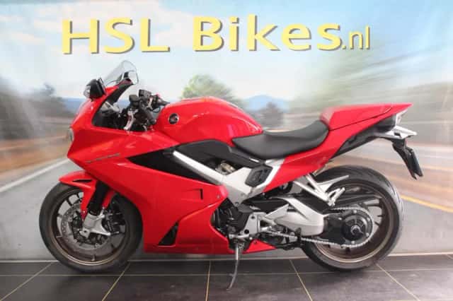 Honda VFR 800 (2015) thumbnail 6