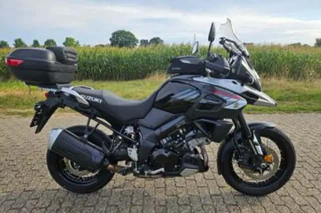 Suzuki V-Strom (2017) thumbnail 2