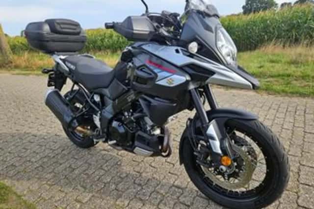 Suzuki V-Strom (2017) thumbnail 4
