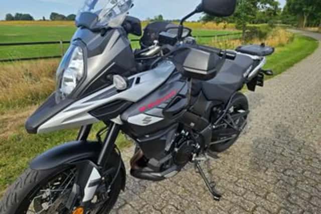 Suzuki V-Strom (2017) thumbnail 6