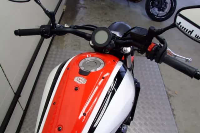 Yamaha XSR700 (2022) thumbnail 4