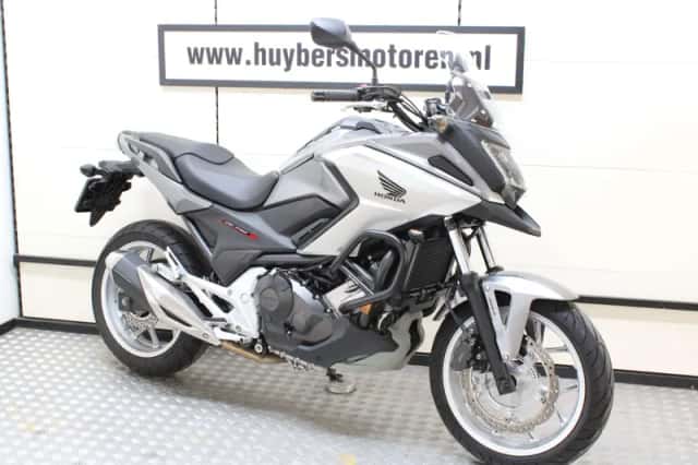 Honda NC750X (2016) thumbnail 1