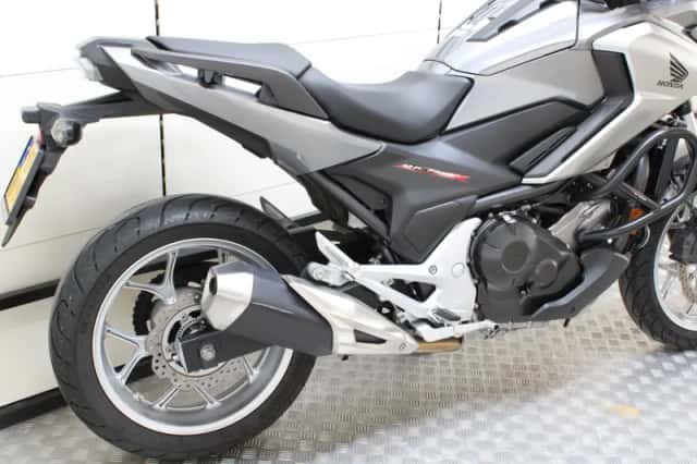 Honda NC750X (2016) thumbnail 3