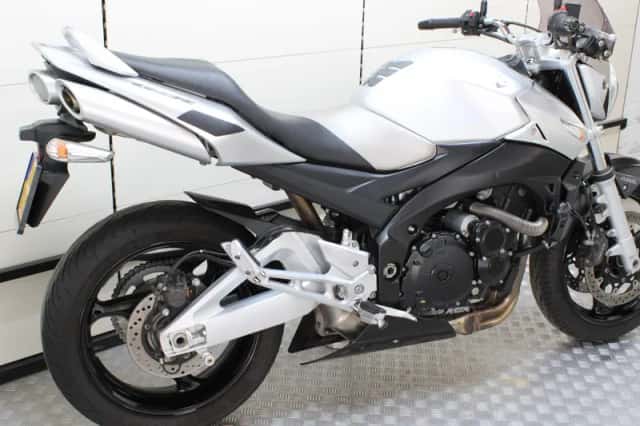 Suzuki GSR600 (2007) thumbnail 3