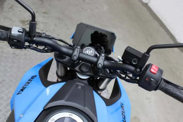 Suzuki GSX-8S (2024) thumbnail 4