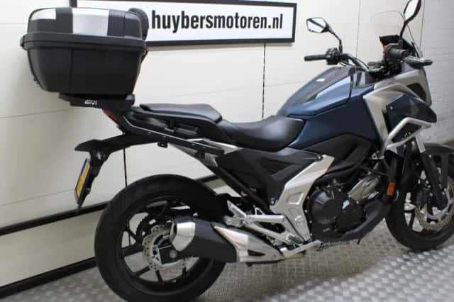 Honda NC750X (2023) thumbnail 3