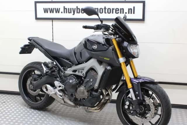 Yamaha MT-09 (2016) thumbnail 1
