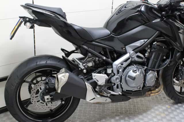 Kawasaki Z900 (2017) thumbnail 3