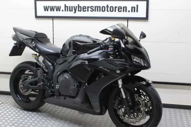 Honda CBR 1000 RR Fireblade (2006) thumbnail 1