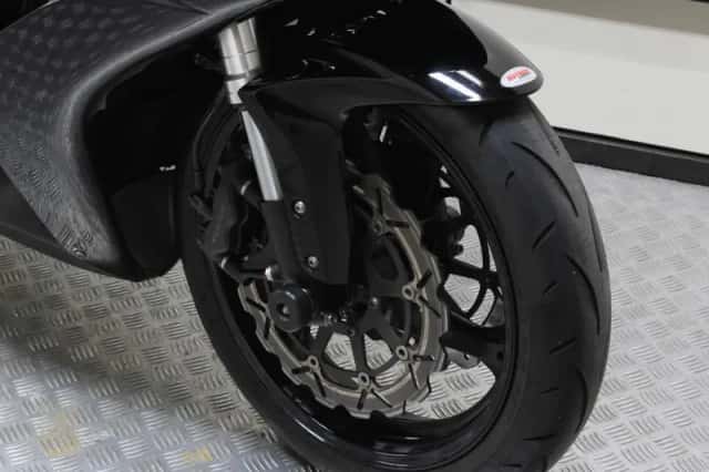 Honda CBR 1000 RR Fireblade (2006) thumbnail 2