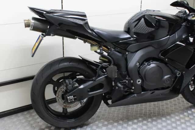 Honda CBR 1000 RR Fireblade (2006) thumbnail 3