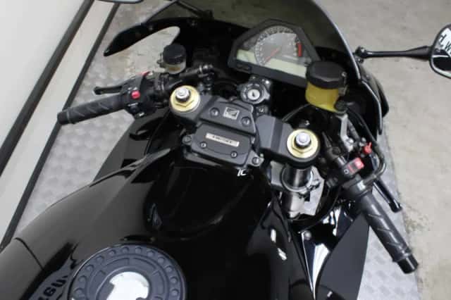Honda CBR 1000 RR Fireblade (2006) thumbnail 4