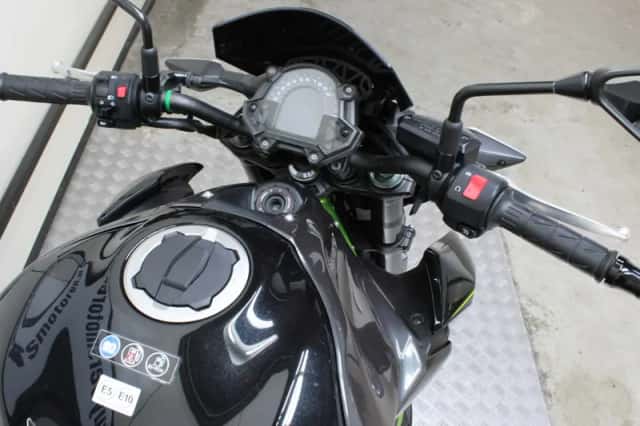 Kawasaki Z900 (2017) thumbnail 4