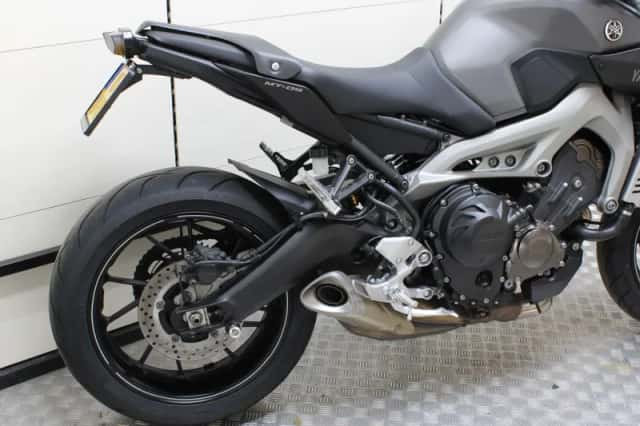Yamaha MT-09 (2014) thumbnail 3