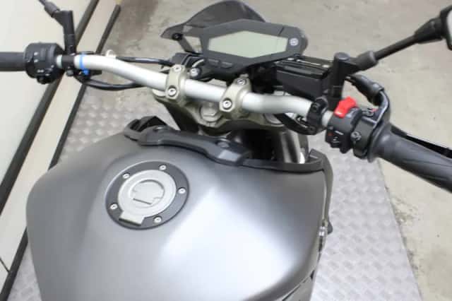 Yamaha MT-09 (2014) thumbnail 4
