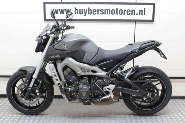 Yamaha MT-09 (2014) thumbnail 5