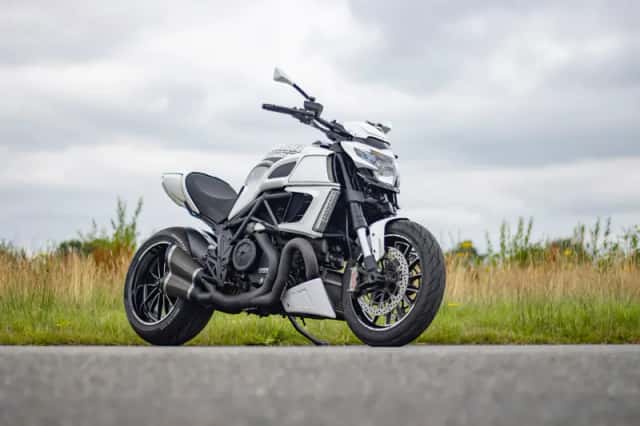 Ducati Diavel (2011) thumbnail 1