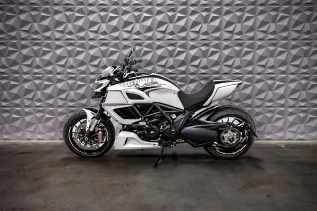 Ducati Diavel (2011) thumbnail 4