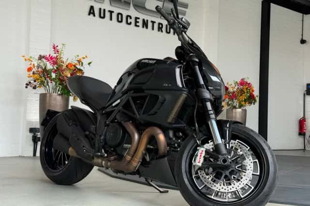 Ducati Diavel (2012) thumbnail 1