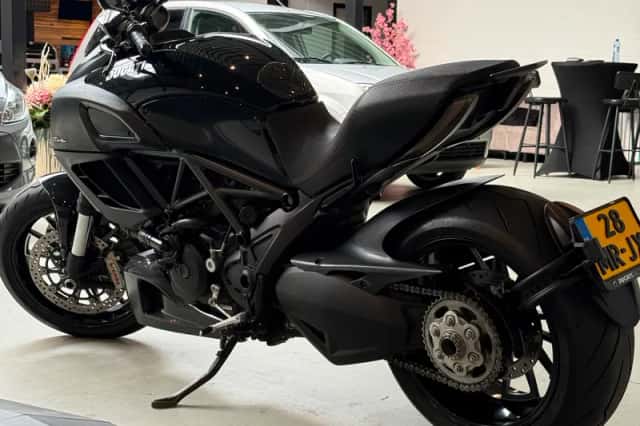 Ducati Diavel (2012) thumbnail 4