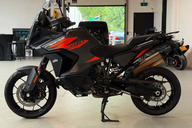 KTM 1290 Super Adventure (2022) thumbnail 5