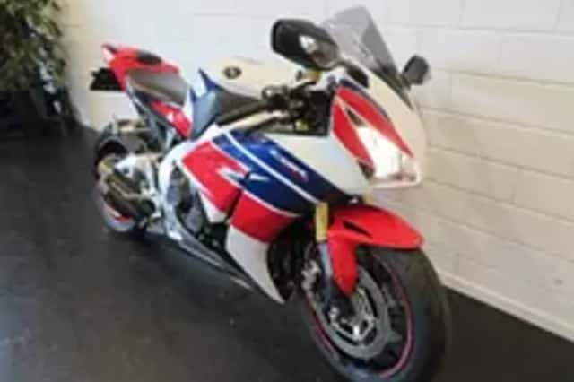 Honda CBR 1000RR SP (2014) thumbnail 2