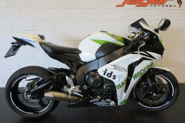 Honda CBR 1000 RR Fireblade (2011) thumbnail 1