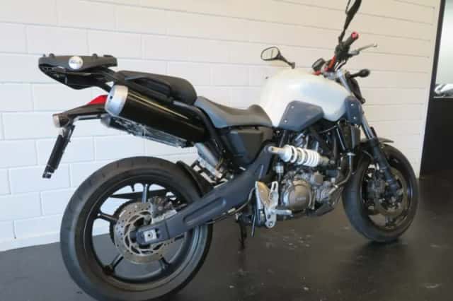 Yamaha MT-03 (2010) thumbnail 3