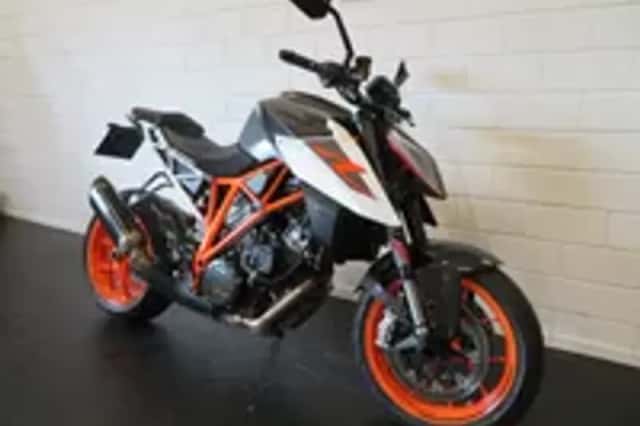 KTM 1290 Super Duke GT (2017) thumbnail 2