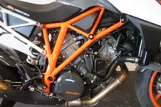 KTM 1290 Super Duke GT (2017) thumbnail 5