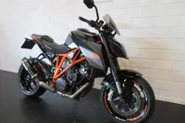 KTM Super Duke 1290 (2016) thumbnail 2