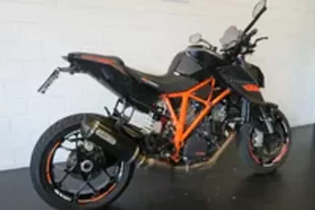 KTM Super Duke 1290 (2016) thumbnail 3