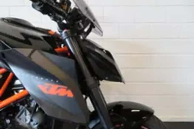 KTM Super Duke 1290 (2016) thumbnail 4