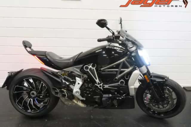 Ducati Xdiavel (2016) thumbnail 1