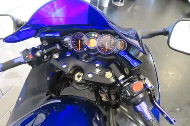 Suzuki GSX 1300R Hayabusa (2011) thumbnail 5