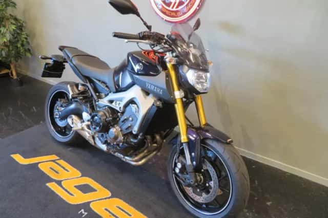 Yamaha MT-09 (2014) thumbnail 2