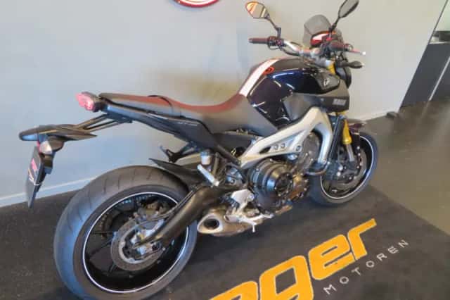Yamaha MT-09 (2014) thumbnail 3