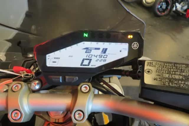 Yamaha MT-09 (2014) thumbnail 6