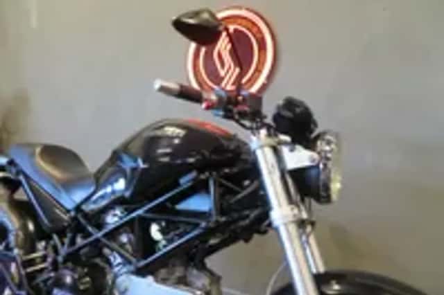 Ducati Monster 620I DARK (2002) thumbnail 4