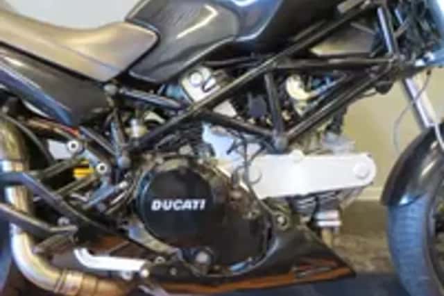 Ducati Monster 620I DARK (2002) thumbnail 6