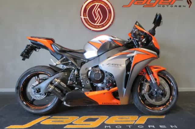 Honda CBR 1000 RR Fireblade (2011) thumbnail 1