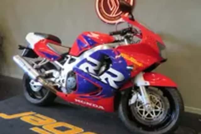 Honda Fireblade (1998) thumbnail 2