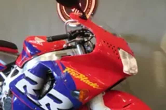 Honda Fireblade (1998) thumbnail 5