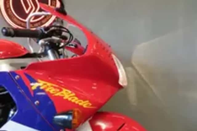 Honda Fireblade (1998) thumbnail 6