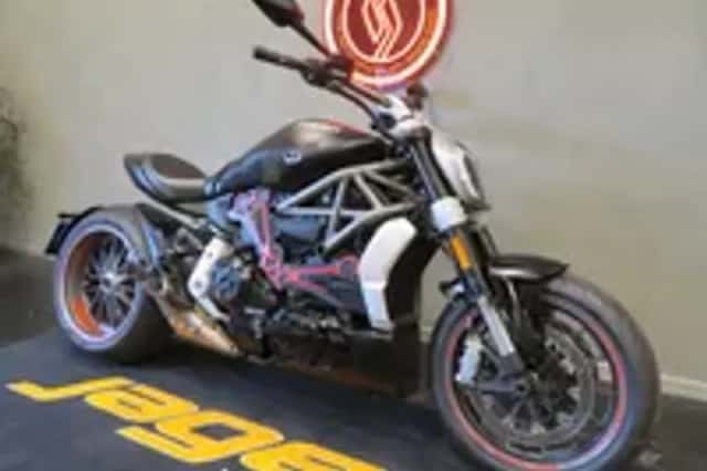 Ducati Xdiavel (2016) thumbnail 2