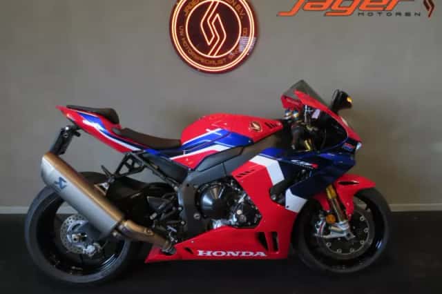 Honda CBR1000RR (2022) thumbnail 1