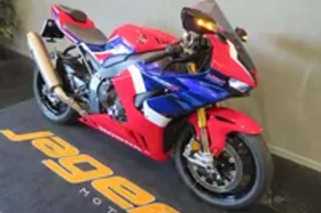 Honda CBR1000RR (2022) thumbnail 2