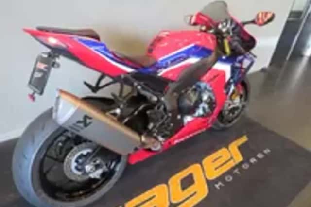 Honda CBR1000RR (2022) thumbnail 3